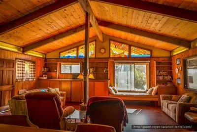 Image de This house is a 3 bedroom(s), 2 bathrooms, located in Point Reyes Station, Ca.