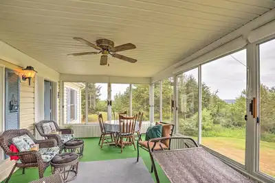 Image de Maison sur le lac Seneca avec véranda près de la rampe de mise à l'eau!