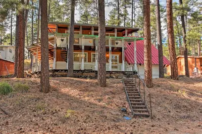 Image de Cabine Ruidoso isolée avec vue sur la forêt et véranda!