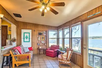 Image de Maison de remorquage sur le lac Buchanan avec quai et kayaks!