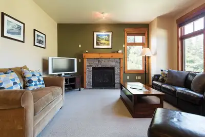 Image de Condo nouvellement construit sur le parcours de golf Sierra Star avec une intimité totale et vue sur la montagne