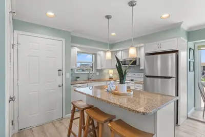 Image de Le condo # 1230 est un spacieux 2/2 situé sur le port!