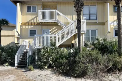 Image de Vues étonnantes! Étapes de la plage! Paradise Attend toute la famille!