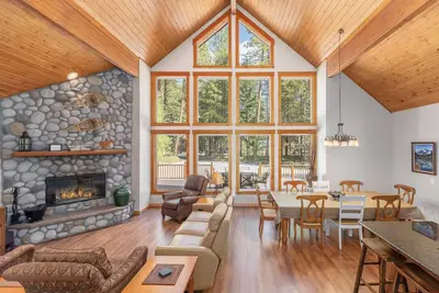 Image de Getaway Moose, bain à remous privé avec grand jardin et WiFi