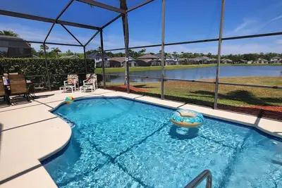Image de Piscine privée. Vue fantastique, WiFi gratuit, Parcs à thèmes tout autour!