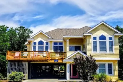 Image de Tongs: Piscine privée, bain à remous, soundside avec piscine communautaire et courts de tennis