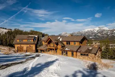 Spectaculaire ski-in, ski-out lodge avec bain à remous, home cinéma, et beaucoup d'espace pour les grands groupes