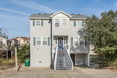 Image de Flip Flop: Oceanside, piscine privée et bain à remous, animaux de compagnie, 5 chambres.