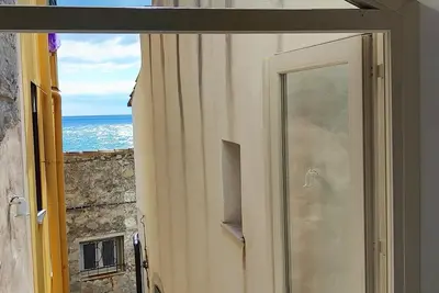Image de Casa Don Michele, vue mer a seulment 20 metres du bord de mer  pour 4 personne