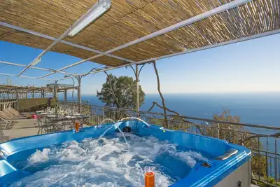 Image de Wonderful Property with Beautiful Sea View Terraces and Jacuzzi