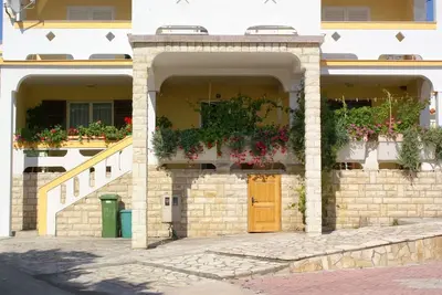 Image de Appartement de deux chambres prés de la plage Kustici, Pag (A-4129-d)