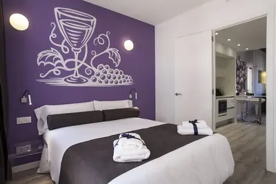 Cheerful flat up to 4 guests next to Plaza España