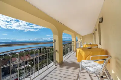 Image de Appartement de trois chambres avec la terrasse et la vue sur le mer Dramalj, Crikvenica (A-5592-b)