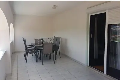 Image de Appartement de deux chambres avec la terrasse Lopar, Rab (A-10402-a)