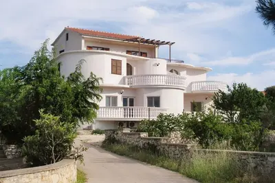 Image de Garçonnière avec la terrasse Jezera, Murter (As-5120-a)