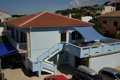 Appartement de quatre chambres avec la terrasse et la vue sur le mer Pag (A-6325-a)