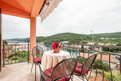 Image de Appartement de deux chambres avec la terrasse et la vue sur le mer Bozava, Dugi otok (A-8124-a)