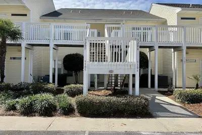 Image de 1 chambre Beach Walk avec lits superposés * Prime Location