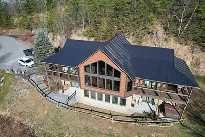 Image de Un séjour dans cette belle cabane avec la magnifique vue changera les attitudes.