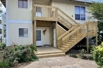 Image de Le condo n ° 2070 est une villa de golf récemment mise à jour à Sandpiper Cove!