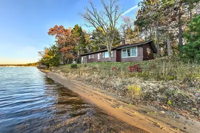 Image de Pelican Lake Cabin avec une vue imprenable sur le coucher du soleil!