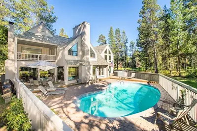 Image de Profitez de votre propre piscine privée à Sunriver!