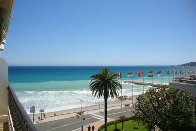 Image de Appartement 2 chambres, vue plage / eau dans le centre-ville de Menton à côté du casino