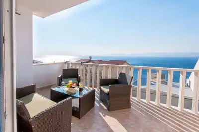 Image de Appartement d'une chambre avec la terrasse et la vue sur le mer Pisak, Omis (A-2827-c)