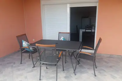 Image de Appartement de deux chambres avec la terrasse et la vue sur le mer Maslenica, Novigrad (A-6573-b)