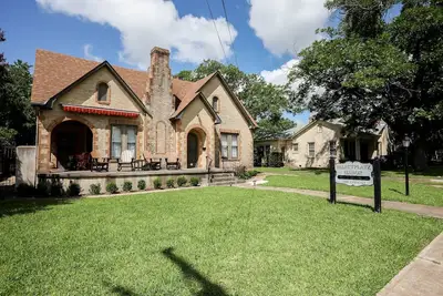 Image de Marktplatz Manor | Animaux acceptés | 1 bloc à la main