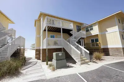 Image de Condo # 2155 est un condo de 2 chambres en front de mer