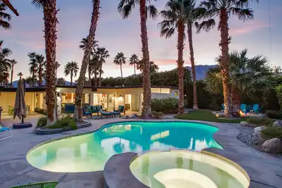 Image de Sous les palmiers - Palm Springs! Cour de la piscine très privée!