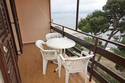 Image de Appartement d'une chambre avec le balcon et la vue sur le mer Nemira, Omis (A-5884-b)