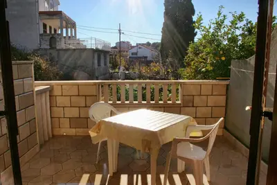 Image de Garçonnière avec la terrasse Sumartin, Brac (As-2949-a)