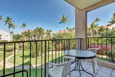 Image de Homey Comfort+Style! Upgraded Kitchen, WiFi, Roomy Lanai–Kamaole Sands 7208<br>