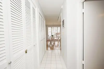 Image de Le condo # 2043 est un beau 1/1 situé juste sur le canal!