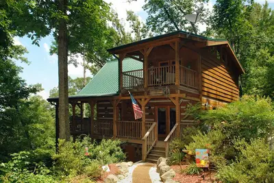 Image de Serenity Creek est une cabine privée et isolée sur 4. 5 acres.