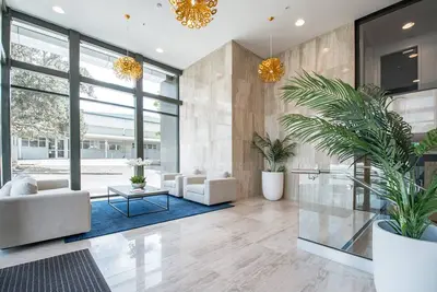 Image de 5 étoiles vivant dans un tout nouvel appartement de 2 chambres!