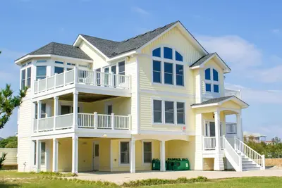 Image de C0343 Sea Breeze. Piscine privée, bain à remous, à 50 mètres de la plage, maison haut de gamme!