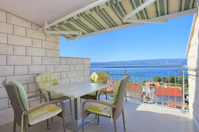 Image de Appartement d'une chambre avec la terrasse et la vue sur le mer Duce, Omis (A-2737-b)