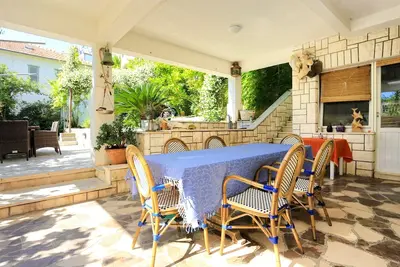 Image de Appartement de trois chambres prés de la plage Stanici, Omis (A-1031-a)
