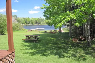 Image de 4 chambres / 2 salles de bain Lakefront, natation; Bateau; Pédalo
