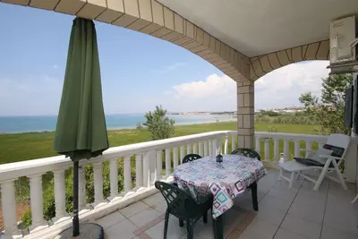 Image de Appartement de deux chambres avec la terrasse et la vue sur le mer Povljana, Pag (A-6502-a)