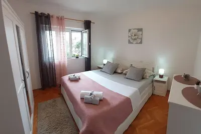 Image de Appartement de deux chambres avec la terrasse Sucuraj, Hvar (A-5671-a)