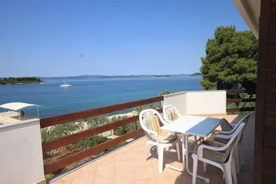 Image de Appartement d'une chambre prés de la plage Baie Kuncabok, Ugljan (A-8255-a)