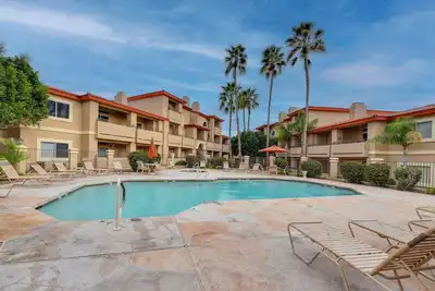 Image de Condo avec balcon et piscine partagée-14 Mi à Dt Phoenix