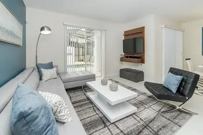 Image de Réservez dès maintenant pour les aubaines, Wifi gratuit, piscine privée, installations du clubhouse gratuites, minutes de Disney