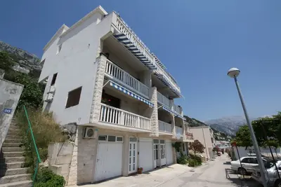 Image de Appartement d'une chambre avec le balcon et la vue sur le mer Pisak, Omis (A-5154-d)