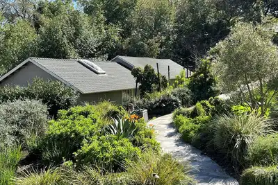 Image de Beau chalet ensoleillé et privé. 30 min de Sf, 40 min de la région viticole