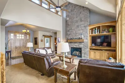 Image de Cette magnifique et luxueuse maison est décorée professionnellement pour répondre à vos besoins